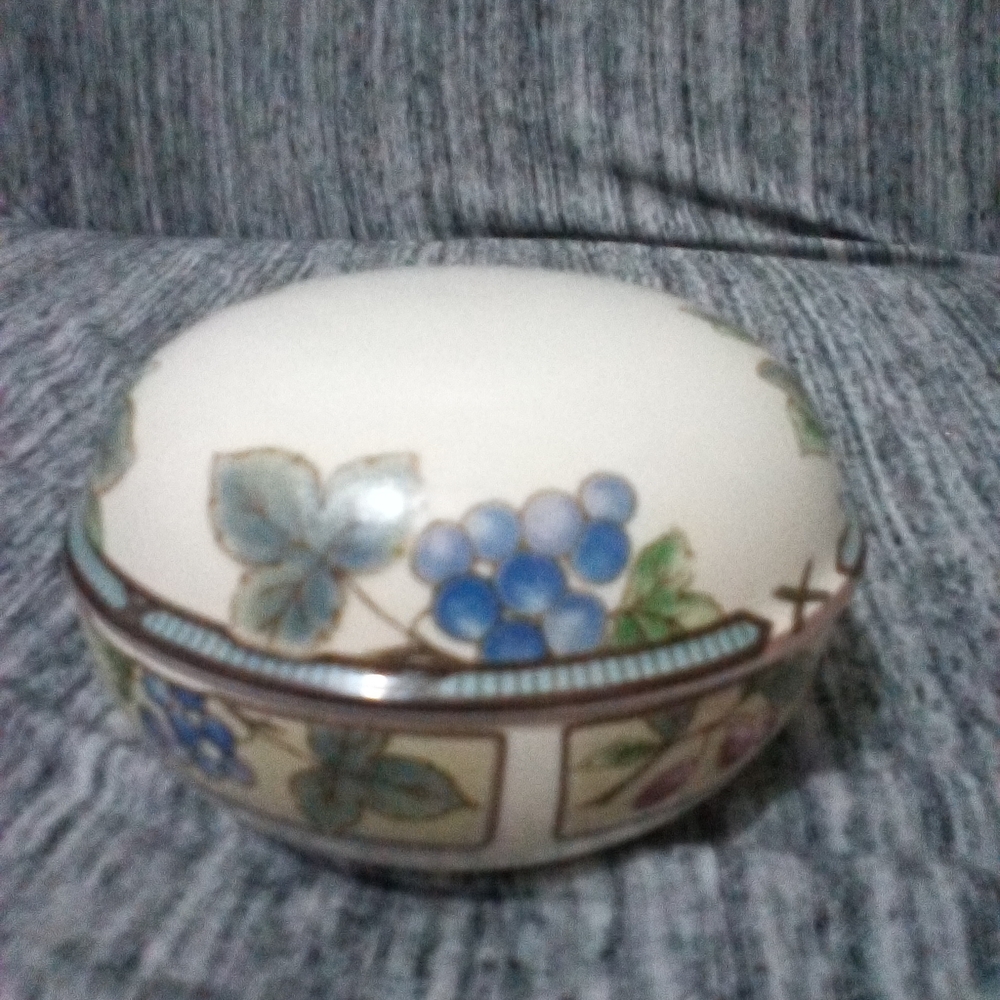 Mikasa Intaglio Ceramic Bowl